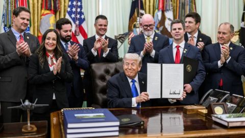 Donald Trump suspende escoltas militares a buques en el estrecho de Ormuz