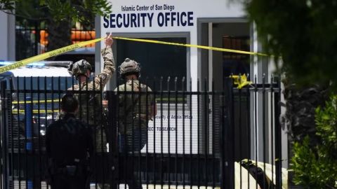 Arma usada en tiroteo en mezquita de San Diego tenía grabado un mensaje de odio