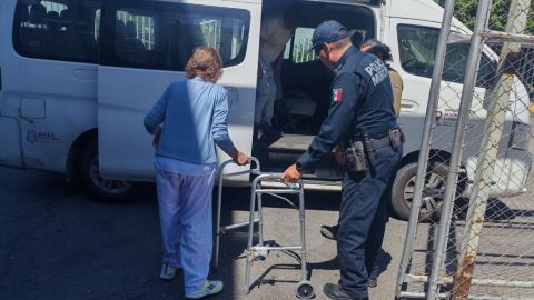 Policía de Mexicali rescata a mujer de la tercera edad
