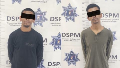 Con navajas, detienen a dos sujetos; uno de ellos con orden de aprehensión