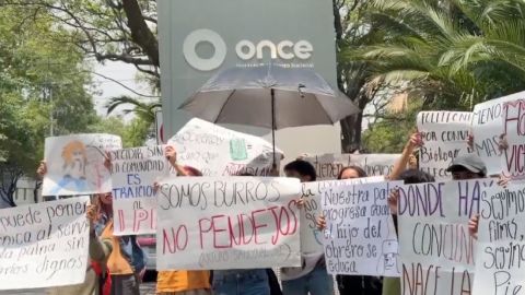 Estudiantes del IPN mantienen tomada la sede de Canal Once