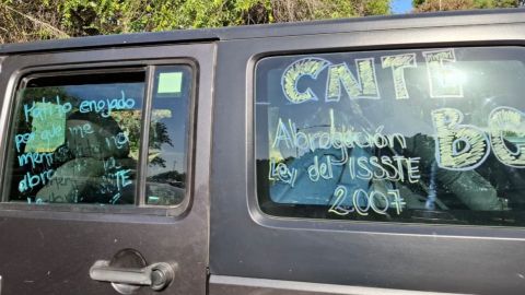 Maestros de la CNTE salen en caravana vehicular al Aeropuerto de Tijuana