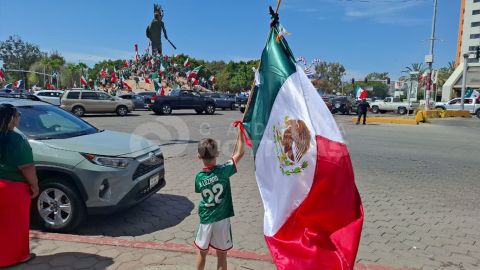Tijuanenses celebran en la Glorieta Cuauhtémoc el triunfo de la selección