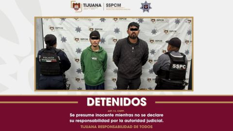 Arrestan a dos hombres en posesión de un arma corta y un arma larga