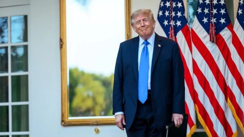 Trump publica mapa con México y Canadá cubiertos por bandera de EU