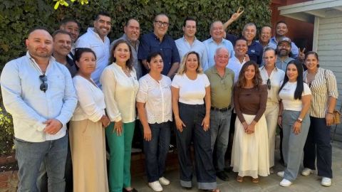 Panistas visitan a Ernesto Ruffo, quien permanece en prisión domiciliaria