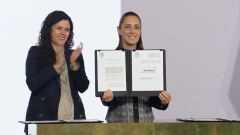Sheinbaum firma decreto de reforma contra la doble nacionalidad
