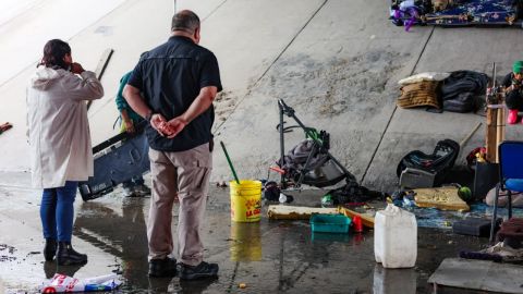Evacúan a más de 100 personas de la canalización del Río Tijuana