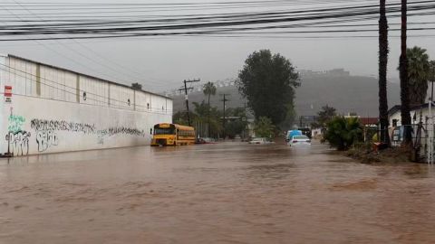 Gobierno de Ensenada llama a permanecer en casa ante los efectos de 'Rachel'