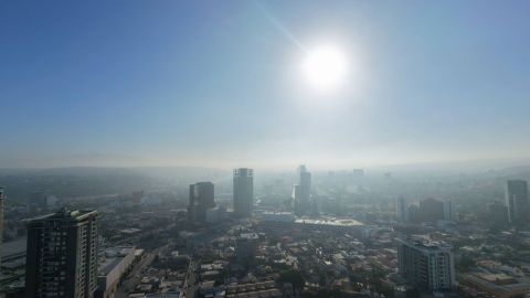 Prevén temperaturas de hasta 32 grados y fuertes vientos por condición Santa Ana